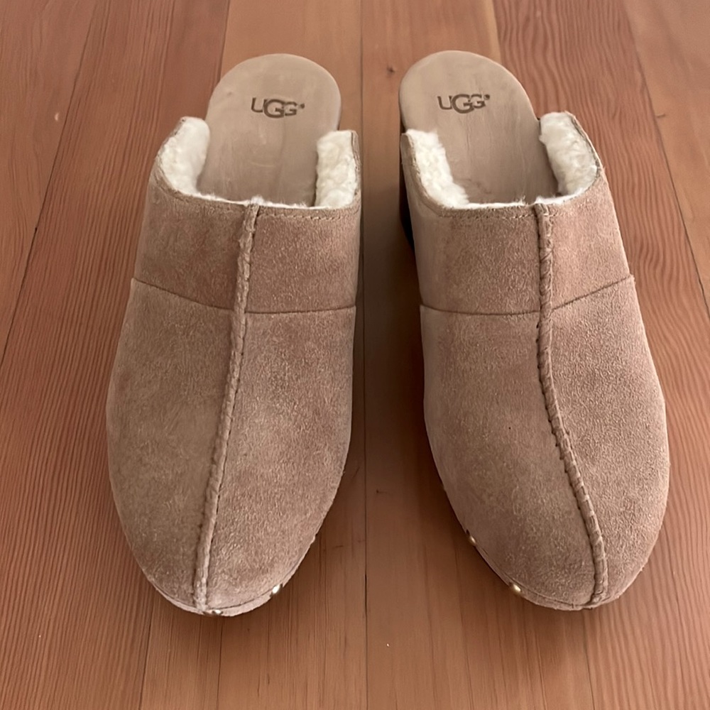 Women’s Ugg Kassi Clogs Size 8- shearling lined